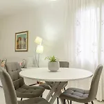 Familybo Jacqueline Апартаменты *